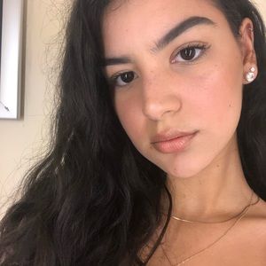 Meet your Posher, Camila